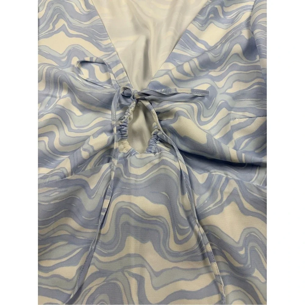 Abercrombie & Fitch‎ Light Blue and White Swirl Tie-Front Blouse Size S.